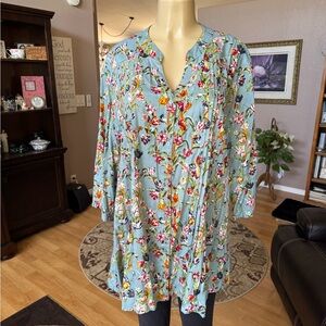 Serengeti blue floral 3/4 sleeves Vneck tunic-size 1X